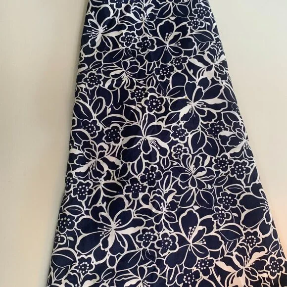 4/$15  L. L. Bean Blue and White floral Skirt 10 Regular Favorite Fit Straight - Picture 4 of 5